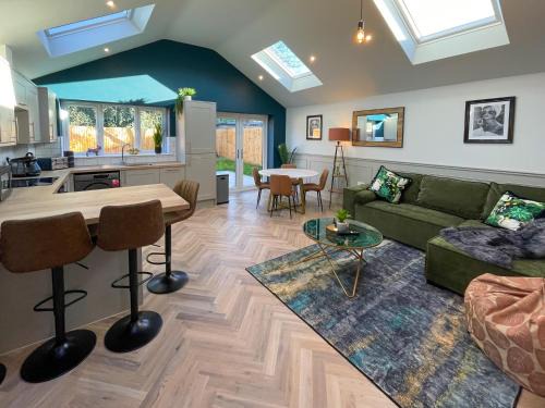 Luxury 2 bed new-build house near Science & Business parks