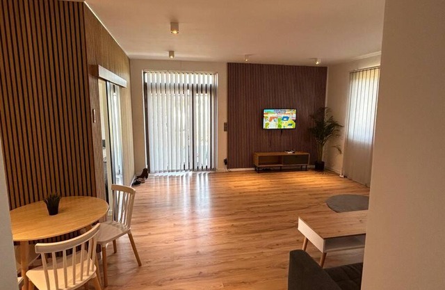 Luxury 2 bedroom apartment and garden
