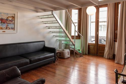 Luxury 2 room apt in Downtown