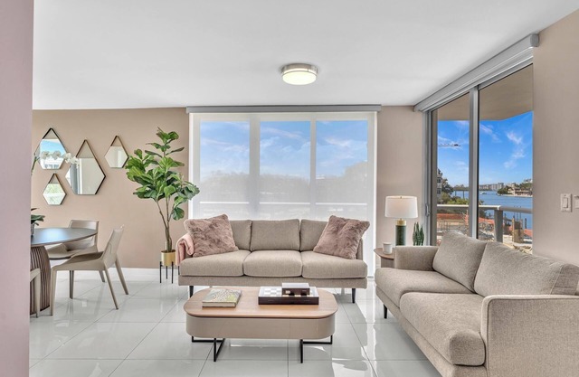 Luxury 2BDR/2BTH Kosher Waterfront Apartment – Bay Harbor Islands, Miami