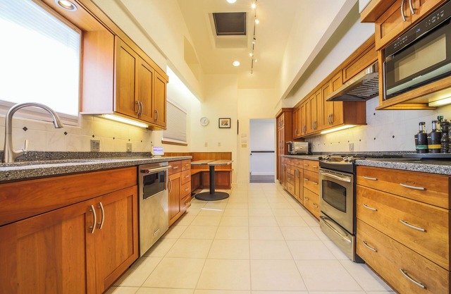 Luxury 3-bd/bath w/amazing views near Downtown & Campus!