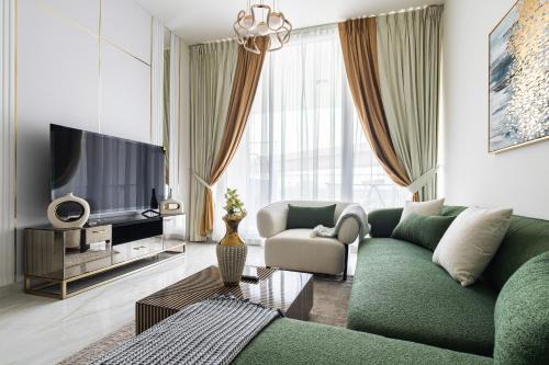 Luxury 3Br Apts with Private Pool in Gemz by Simply Comfort