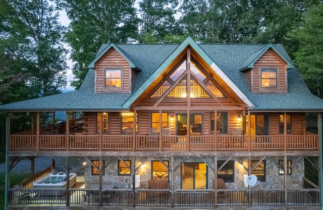 Luxury 4200 Sqft Log Cabin on 50 Acres Sleeps 16