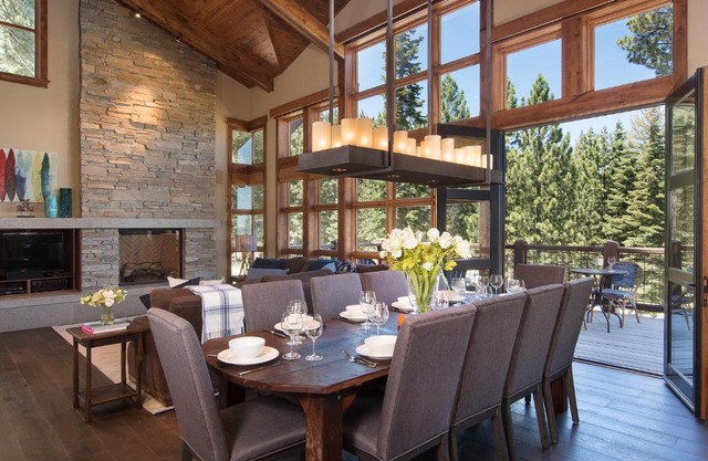 Luxury 4BD True Ski-In/Ski-Out Mid-Mountain Residence - Trailside Northstar