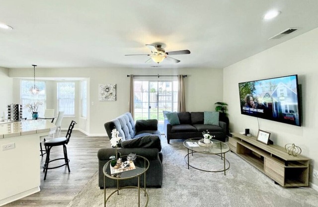 Luxury 4BR Family Home w/King Suite + Game Room