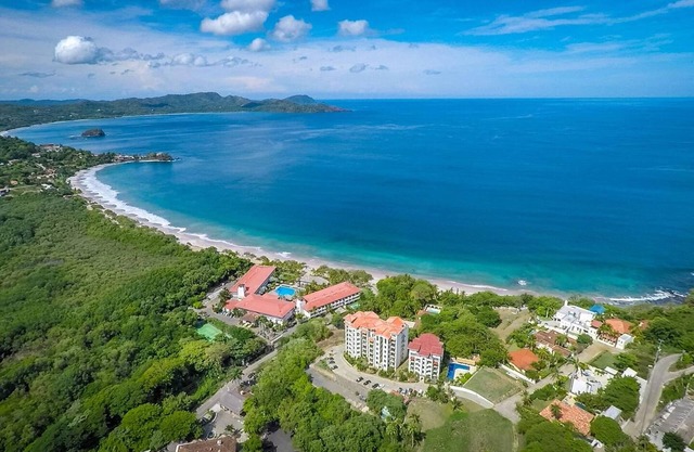 Luxury 4th-floor Suite With Pool and Endless Ocean Views