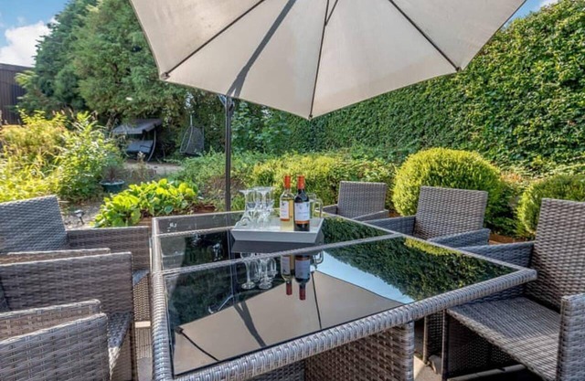 Luxury 5-bed House With Tennis Court & Games Room