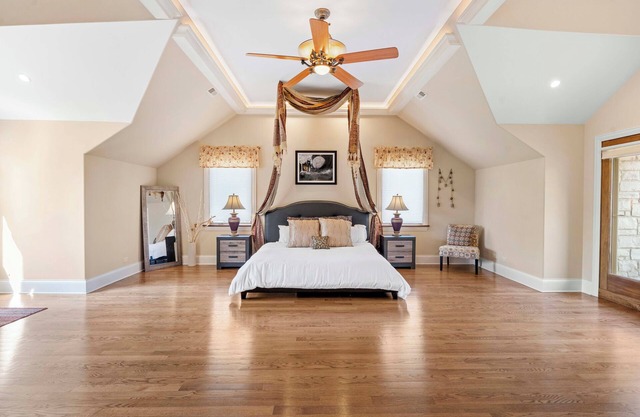 Luxury 5BR/4.5BA 5400 Sq Ft w/Huge Yard+ Prime Suburb+ Game room +Chef's Kitchen