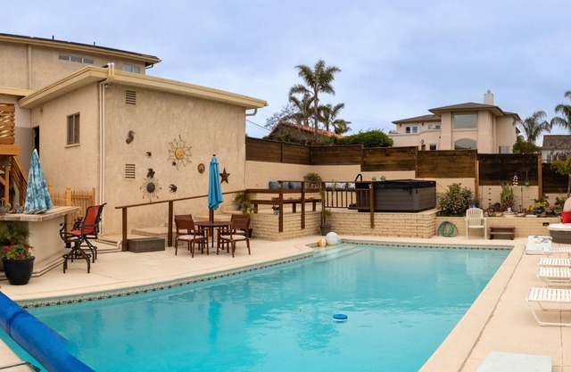 Luxury 5BR Private Pool Home w/Panoramic Ocean Bay & City Views – Sleeps 12+