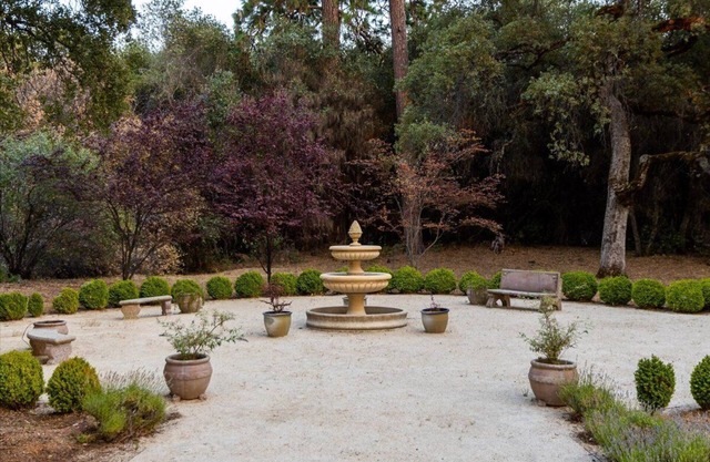 Luxury 85 acre Estate on private lake with Vinyard views