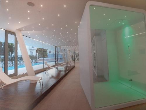 Luxury apartment pool, Spa, gym
