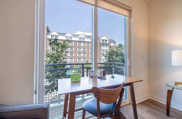 Luxury Apt with Gym and Pool