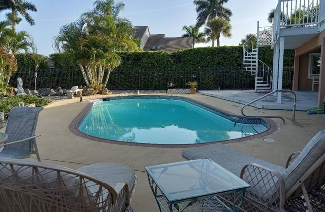 Luxury Bayview Wellness Retreat w/Pool, Salt-Water Jacuzzi, Hot Tub.+ more!