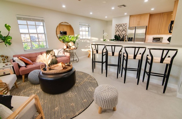 Luxury Boho Cottage Fully Fenced In Near Beach, Zoo & Shopping