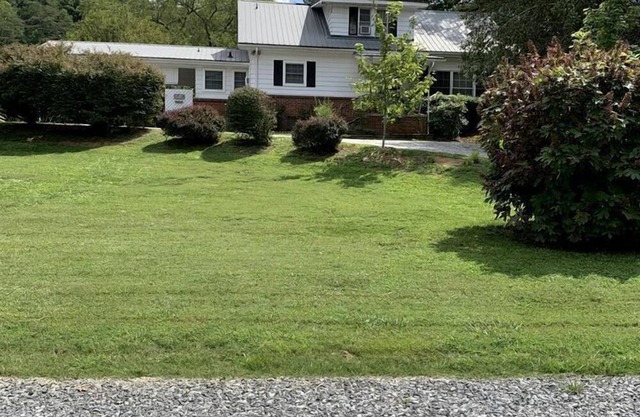 Luxury Cabin in the Trees for Large Groups near Asheville, North Carolina
