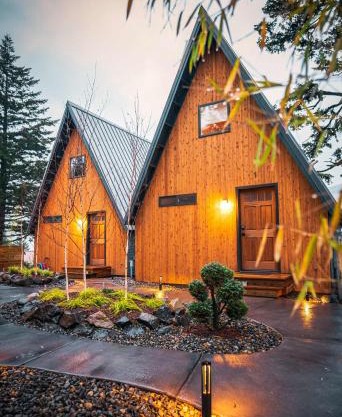 Luxury Cabin with Outdoor Tub ArtBliss III