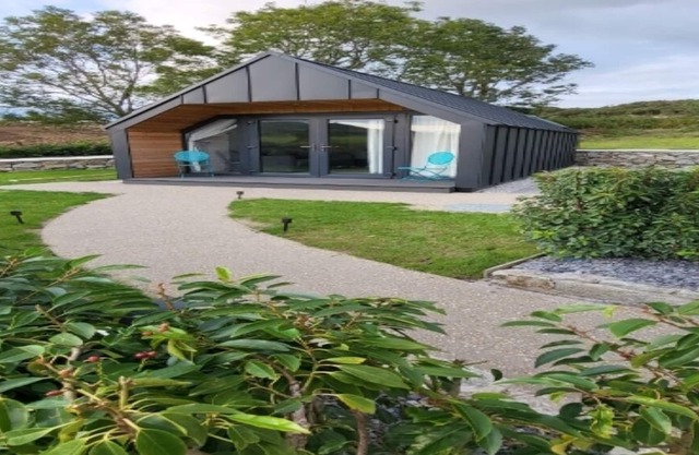 Luxury Cabin with Private Hot Tub 2