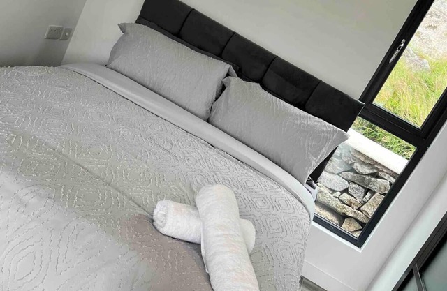 Luxury Cabin with Private Hot Tub 3