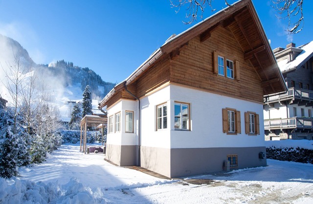 Luxury chalet, 250m to the Streif ski run