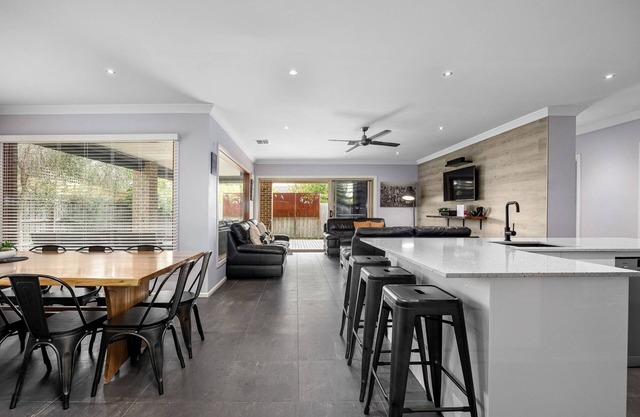 Luxury Coastal Escape - Spacious Group Accommodation