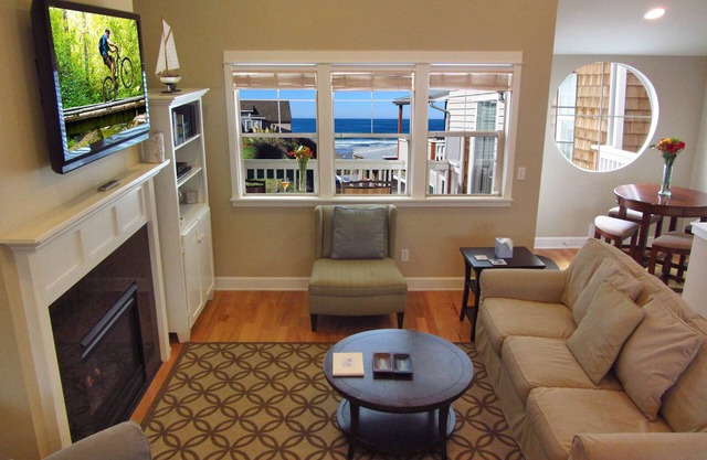 Luxury Condo at the Arch in the heart of Historic Nye Beach