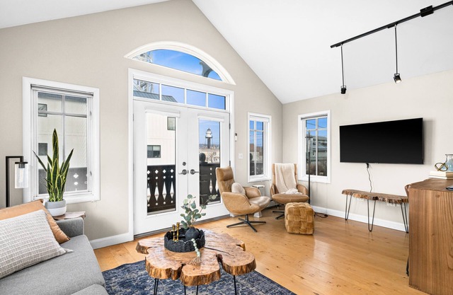 Luxury Condo w/Beach Access | Dragestil 723-3