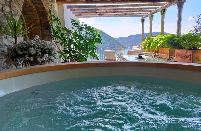 Luxury Convent-Finnish Wooden Jacuzzi/LakeViews/AC