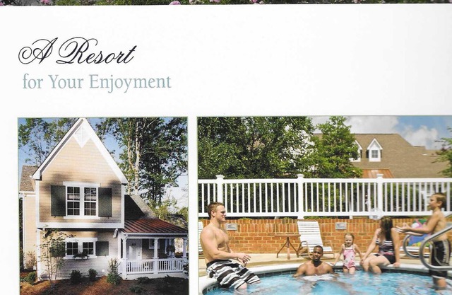 Luxury cottage at Williamsburg VA. Master bdr has hot tub. Close to recreations.