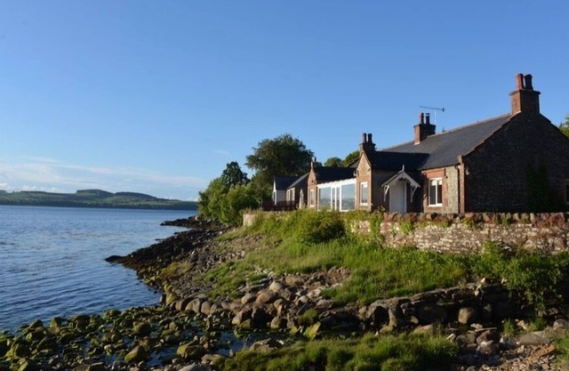 Luxury Cottage Overlooking Sea with Direct Beach Access Set In 2 Acres