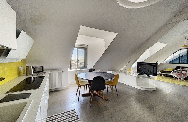 Luxury duplex downtown with parking, close to port and beach