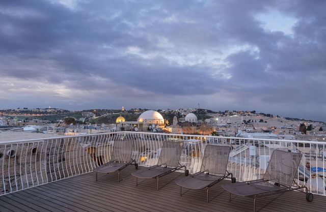 Luxury Duplex with Rooftop by FeelHome