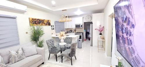 Luxury Escape at Serenity Palms Ja, Modern & Stylish