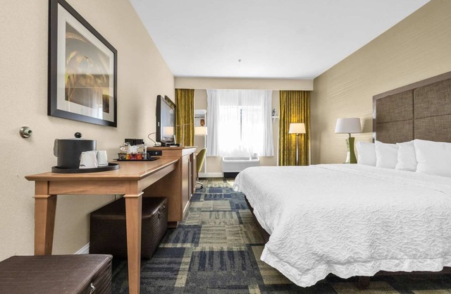 Luxury Getaway! with Free continental breakfast, close to Southwood Park