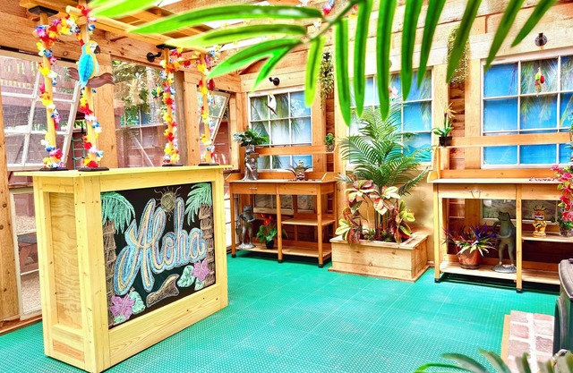 Luxury Guest Suite w/Arcade+Mini-Golf & Tiki Bar: Near The Battery & Truist Park