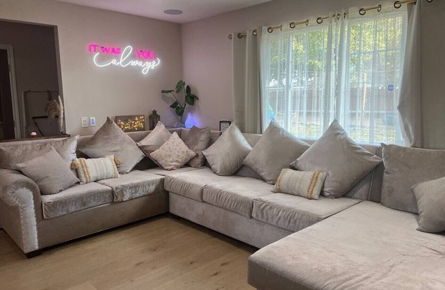 Luxury Home: LA, Big Bear & LV - 5 Mins to Mall