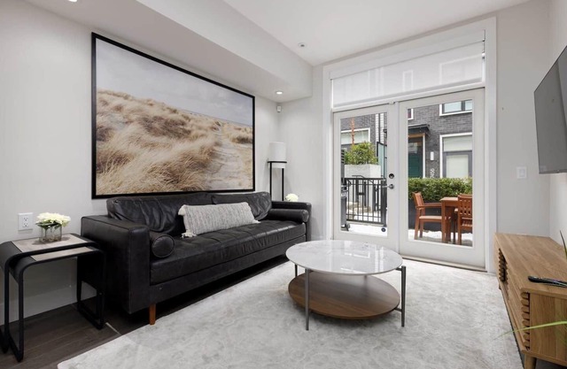 Luxury home near DT and YVR w/2 indoor parking