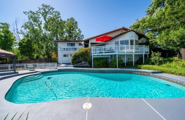 Luxury Home with Mount Shasta Views, Pool and Spa