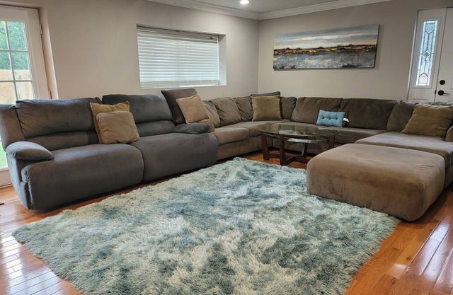 luxury house ,8min from downtown ,6 min from airport.