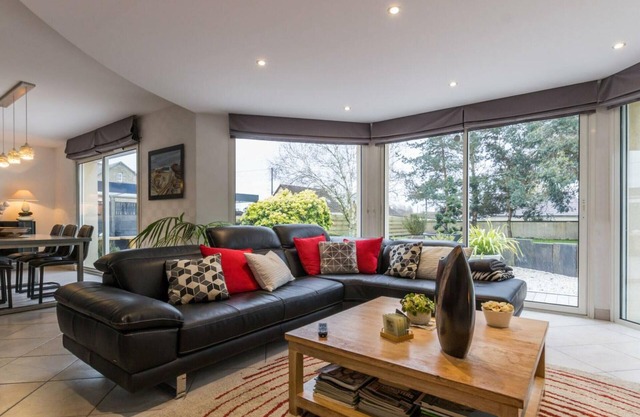 Luxury house with private pool in Jullouville, enclosed garden, wifi and parking