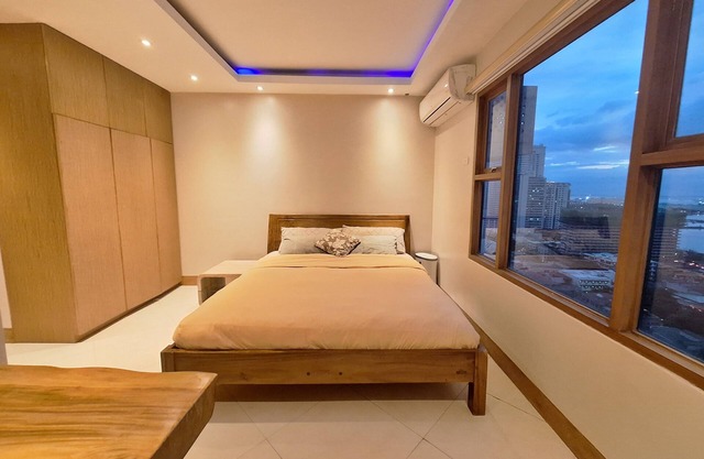 Luxury King 3BR 3BA Condo w/Balcony BayView Pool Netflix