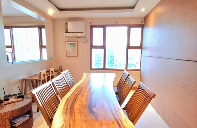 Luxury King 5BR 4BA Condo w/2 Balconies, Ocean View, Pool, Netflix