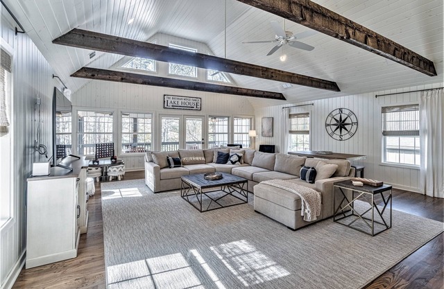 Luxury Lake Front Cottage