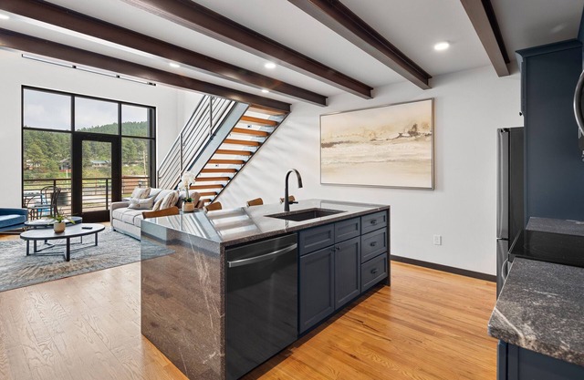 Luxury Loft 4 Overlook Main Street