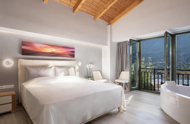 Luxury love nest with hot tub & heated pool