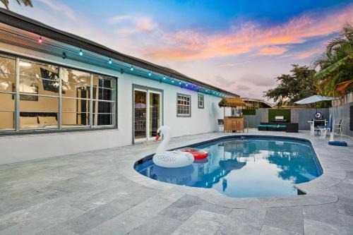 Luxury Miami Villa: Heated Pool Near Aventura Mall