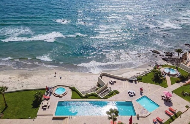 Luxury Ocean View beach front POOL & Jacuzzi Condo