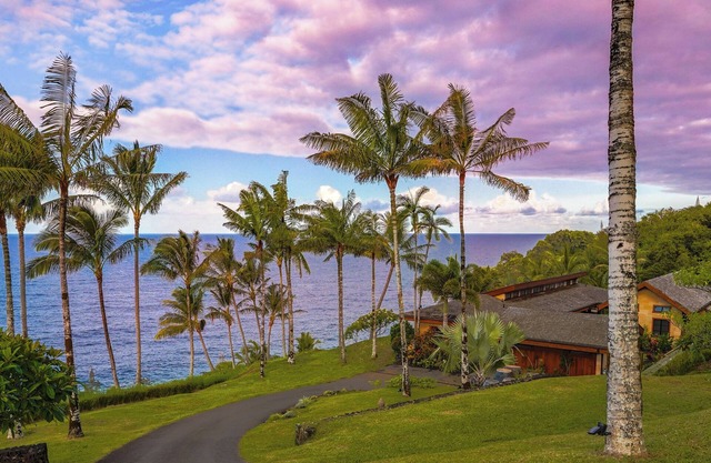 Luxury Oceanfront Balinese Oasis