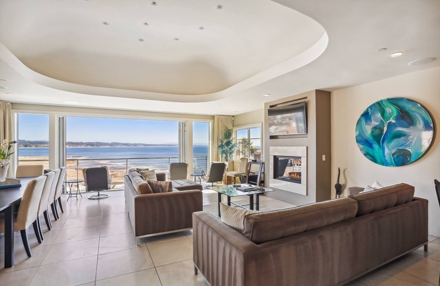 Luxury Oceanside Dream – Steps to Capitola Beach