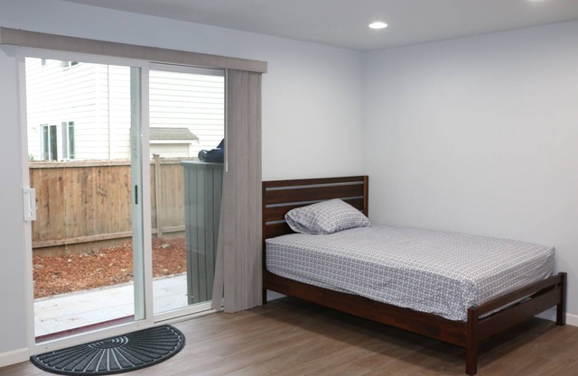 Luxury Remodeled and furnished private studio with self check-in