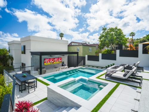 Luxury Resort Pool, Spa, Swim Up Bar and Bay Views